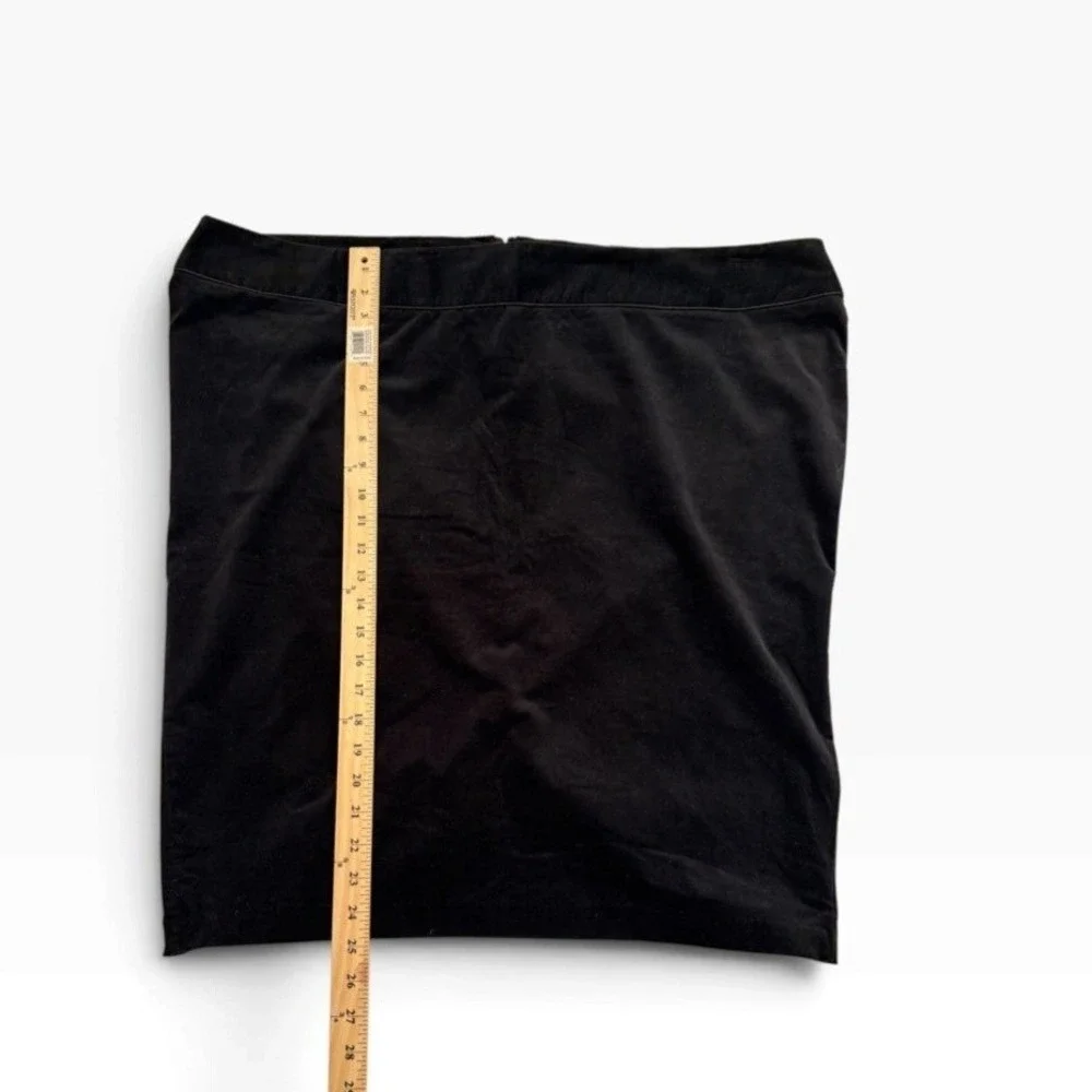 NWT Torrid Womens Size 24 Black Velvet Pencil Skirt with Sexy Button Slit Vent